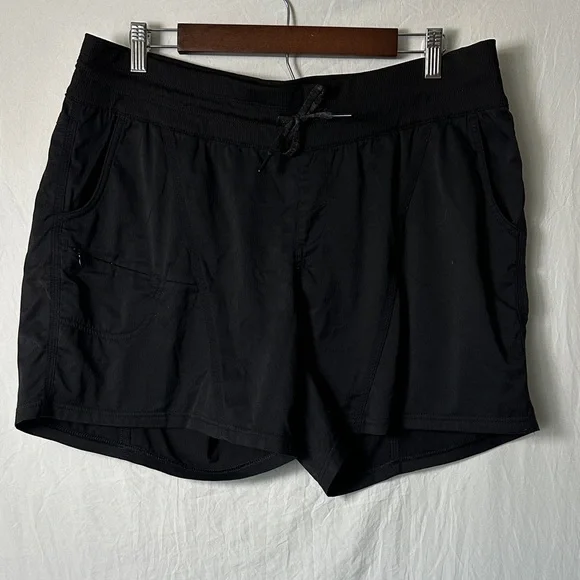 The North Face Women's Black Active Shorts - Picture 1 of 3